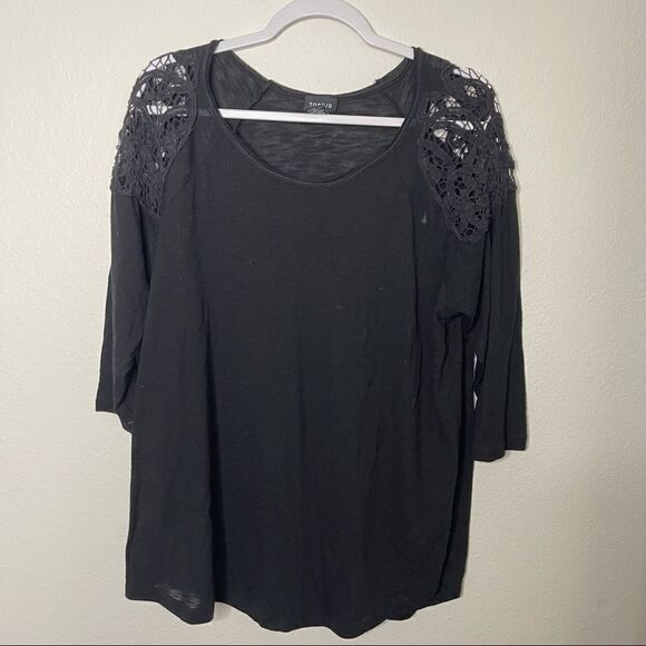 Torrid Black 3/4 Sleeve Lace Shoulder Blouse Size 1X - Picture 1 of 6
